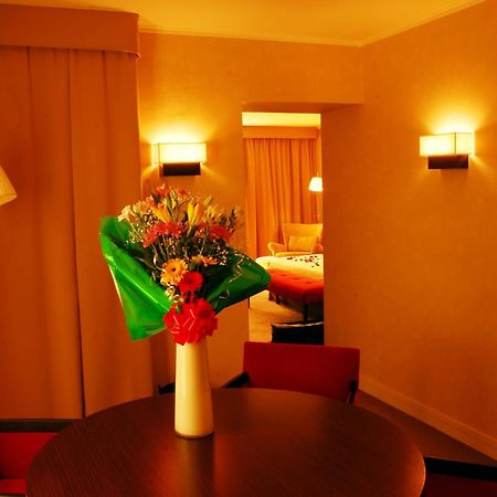 Howard Johnson Plaza Resort & Casino Mayorazgo Paraná Quarto foto A suite at the hotel